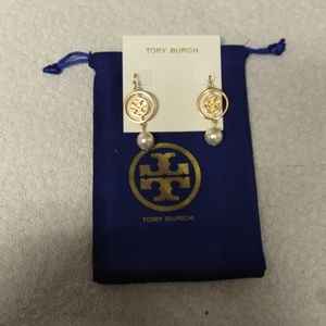 Tory burch Gold Pearl pendants earrings